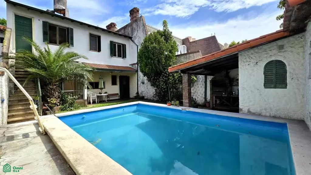 House with garden and pool for sale in Florida