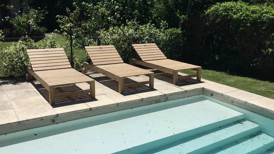 Reposeras de madera dura de incienso