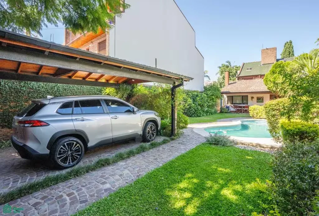 HOUSE FOR SALE WITH GARDEN, POOL, GRILL, PATIO AND GARAGE