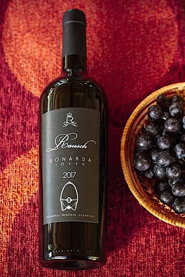 28 ACRES IN VINEYARD & ORCHARD Boutique Wine-Making Operation with House and Barns