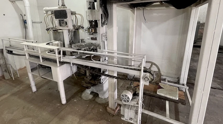 Boutique Winery with Strong Sales, Home and Vineyard